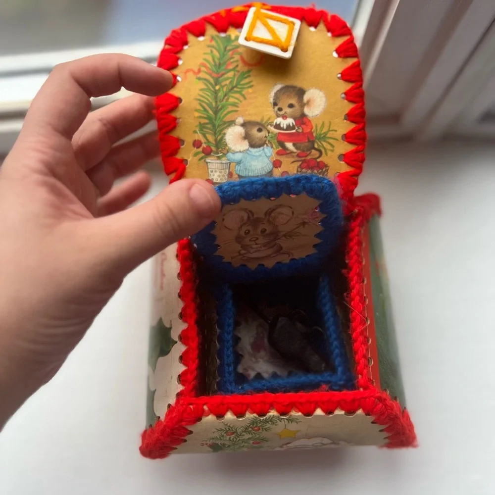 Vintage Handmade Christmas Mouse Gift Boxes (Set of 2) - Picture 6 of 7